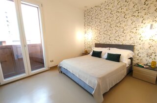 testata%20letto%20con%20lampadina.jpeg