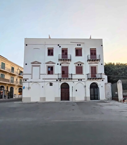 facciata_verticale_hd.jpeg