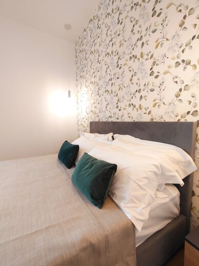 testata letto con lampadina.jpeg testata letto con lampadina.jpeg