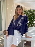 camicia-con-ricami-floreali