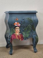 comodino-frida-larte-del-legno-incontra-lo-spirito-di-unicona