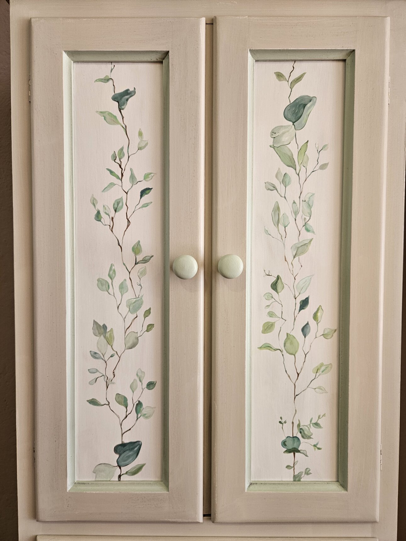 armadietto decorato foglie 