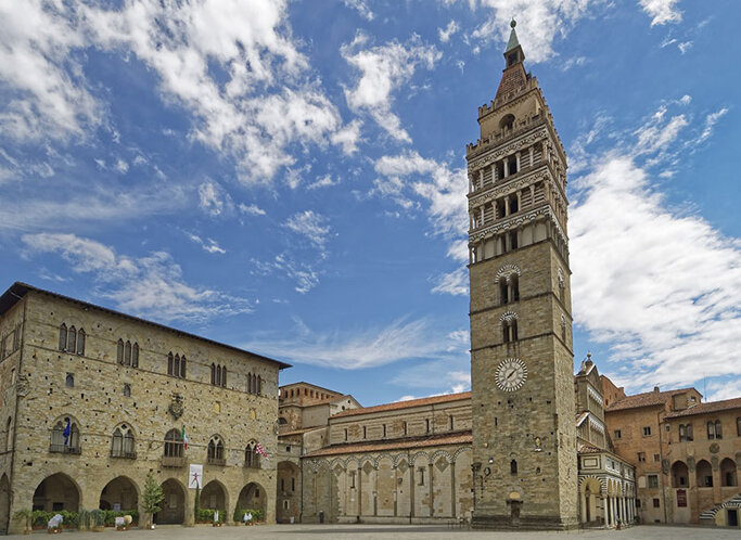 pistoia-piazza-del-duomo.jpeg