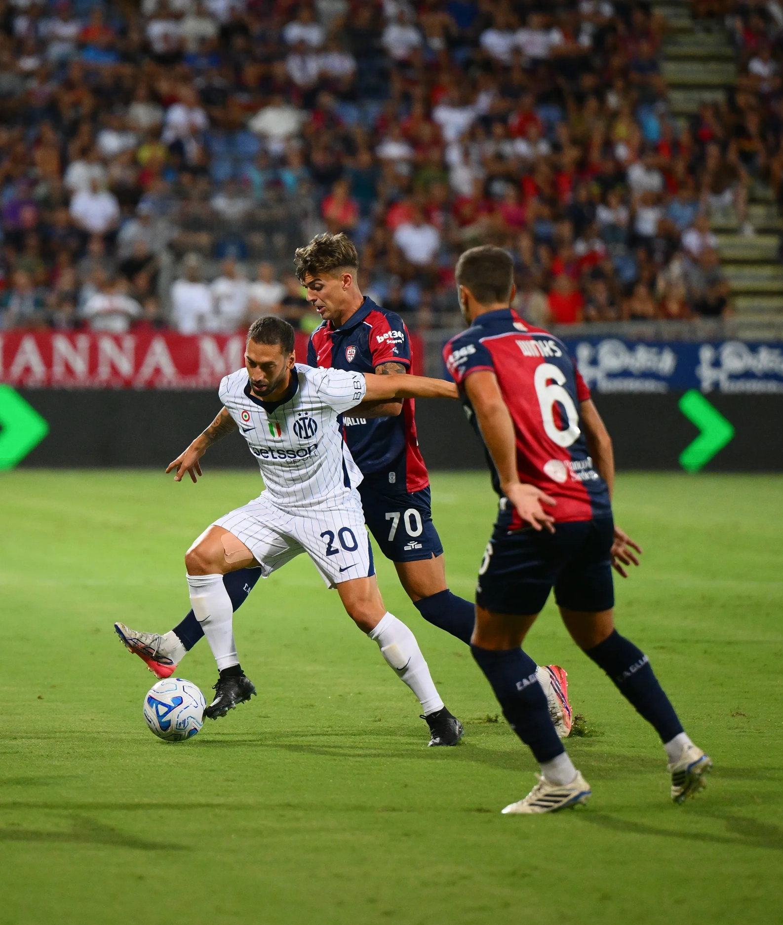 Cagliari-Inter: vittoria di misura al festival degli sprechi Cagliari-Inter: vittoria di misura al festival degli sprechi