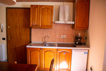 cucina con accessori per cucinare