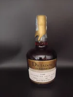 rum-dictador-jerarquia-con-astuccio