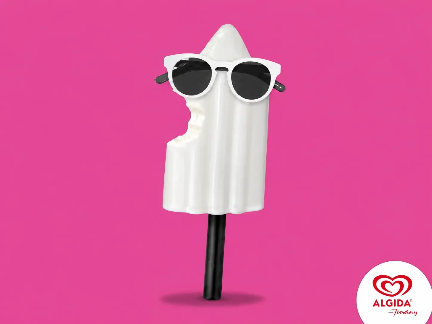 Gelato Liuk Algida con occhiali Saraghina x Algida su sfondo rosa