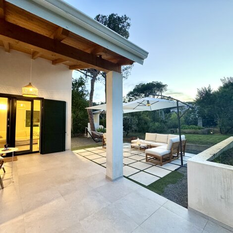 Portico esterno all' ingresso della villa