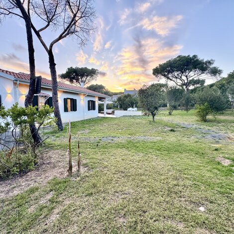 Villa con ampio giardino privato a Santa Margherita di Pula