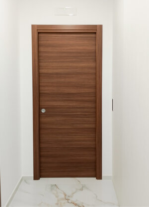 porte in legno marroni
