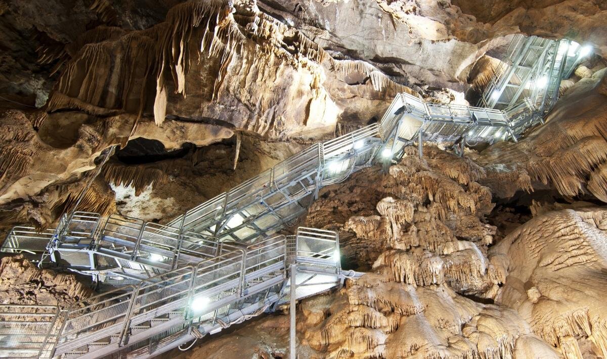 LE GROTTE DI SU MANNAU Il mondo sotterraneo del Sulcis Iglesiente LE GROTTE DI SU MANNAU Il mondo sotterraneo del Sulcis Iglesiente