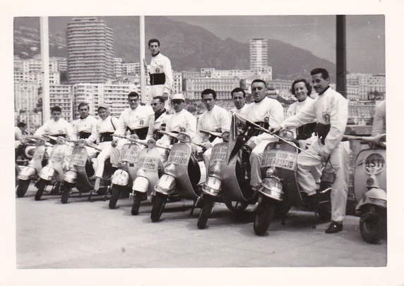 vespa+club+busto vespa+club+busto