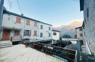 agrifoglio-basati-corte-esterna.jpeg agrifoglio-basati-corte-esterna.jpeg