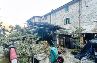 agrifoglio-basati_vista-solaio-legno.jpeg agrifoglio-basati_vista-solaio-legno.jpeg