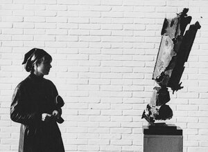 Quinto Ghermandi insieme alle sue sculture ritratto dal fotografo danese Gregers Nielsen. Quinto Ghermandi insieme alle sue sculture ritratto dal fotografo danese Gregers Nielsen.