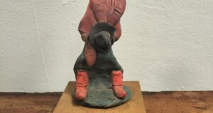 eyJpdCI6IkxhIHByb2R1emlvbmUgc2F0aXJpY2EgZGkgUXVpbnRvIEdoZXJtYW5kaSBjb25zaXN06SBpbiBkZWNpbmUgZGkgc3RhdHVldHRlIHBpdXR0b3N0byBzdGlsaXp6YXRlLCBxdWFzaSBkZWdsaSBhYmJvenppLCByZWFsaXp6YXRlIGluIGNyZXRhLCBjb3R0ZSBpbiBmb3JubyBlIHBvaSBkaXBpbnRlIGEgdGVtcGVyYS4ifQ==