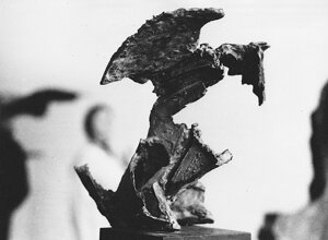 Quinto Ghermandi insieme alle sue sculture ritratto dal fotografo danese Gregers Nielsen. Quinto Ghermandi insieme alle sue sculture ritratto dal fotografo danese Gregers Nielsen.