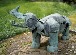 Animali, creature mostruose, primi esperimenti di scultura informale e ritratti statuari popolano il parco di villa Baldisserra a Pianoro (Bo). Animali, creature mostruose, primi esperimenti di scultura informale e ritratti statuari popolano il parco di villa Baldisserra a Pianoro (Bo).