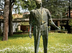 Animali, creature mostruose, primi esperimenti di scultura informale e ritratti statuari popolano il parco di villa Baldisserra a Pianoro (Bo). Animali, creature mostruose, primi esperimenti di scultura informale e ritratti statuari popolano il parco di villa Baldisserra a Pianoro (Bo).