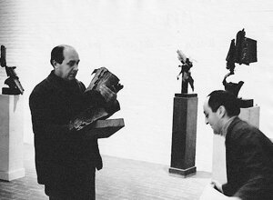 Quinto Ghermandi insieme alle sue sculture ritratto dal fotografo danese Gregers Nielsen. Quinto Ghermandi insieme alle sue sculture ritratto dal fotografo danese Gregers Nielsen.