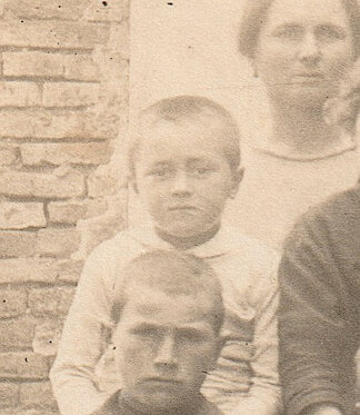 Il piccolo Ghermandi nella foto scolastica della prima elementare. Il piccolo Ghermandi nella foto scolastica della prima elementare.
