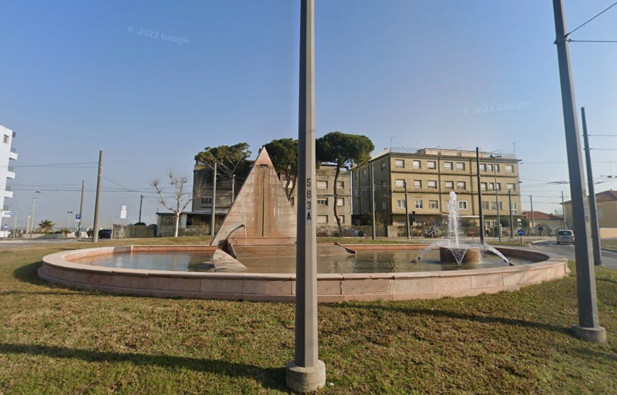 Vele in ammollo. Ci sono rimaste per sette anni. Le rivedremo col vento in poppa oppure faranno la fine delle creazioni di Castagna, Viani, Vangi, D’Augusta-Baldini e di alcuni Gruau?