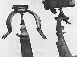 Quinto Ghermandi insieme alle sue sculture ritratto dal fotografo tedesco Erhard Wehrmann.