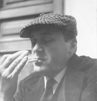 Gran fumatore fin dai tempi della scuola, Quinto Ghermandi chiuse con le sigarette nel 1970. Gran fumatore fin dai tempi della scuola, Quinto Ghermandi chiuse con le sigarette nel 1970.