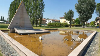 La fontana di Lugo (Ra), collocata nel Giardino Ricreativo di via Arcangelo Corelli. La fontana di Lugo (Ra), collocata nel Giardino Ricreativo di via Arcangelo Corelli.