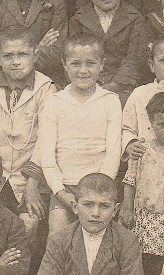 Il piccolo Ghermandi nella foto scolastica della terza elementare. Il piccolo Ghermandi nella foto scolastica della terza elementare.