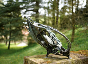 Animali, creature mostruose, primi esperimenti di scultura informale e ritratti statuari popolano il parco di villa Baldisserra a Pianoro (Bo). Animali, creature mostruose, primi esperimenti di scultura informale e ritratti statuari popolano il parco di villa Baldisserra a Pianoro (Bo).