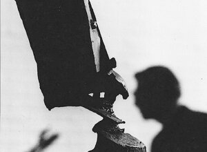 Quinto Ghermandi insieme alle sue sculture ritratto dal fotografo danese Gregers Nielsen. Quinto Ghermandi insieme alle sue sculture ritratto dal fotografo danese Gregers Nielsen.