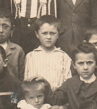 Il piccolo Ghermandi nella foto scolastica della seconda elementare. Il piccolo Ghermandi nella foto scolastica della seconda elementare.
