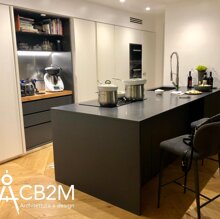 Cucina Isola La cucina a isola è una scelta d’arredo adatta ad ambienti moderni ed accoglienti.