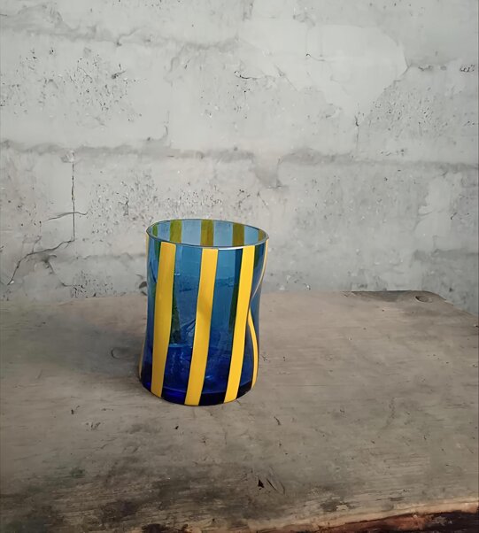 bic blu con cannette gialle 3.jpeg