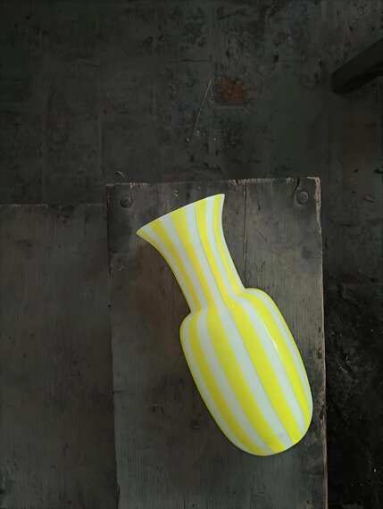 vaso con cannette gialle 2.jpeg vaso con cannette gialle 2.jpeg