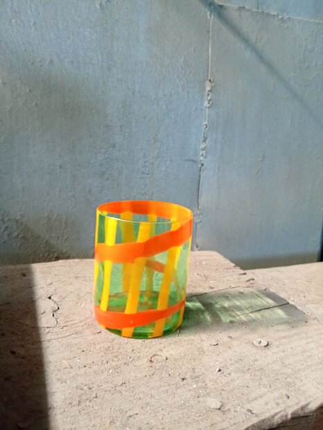 bicchiere quadri verde arancio .jpeg