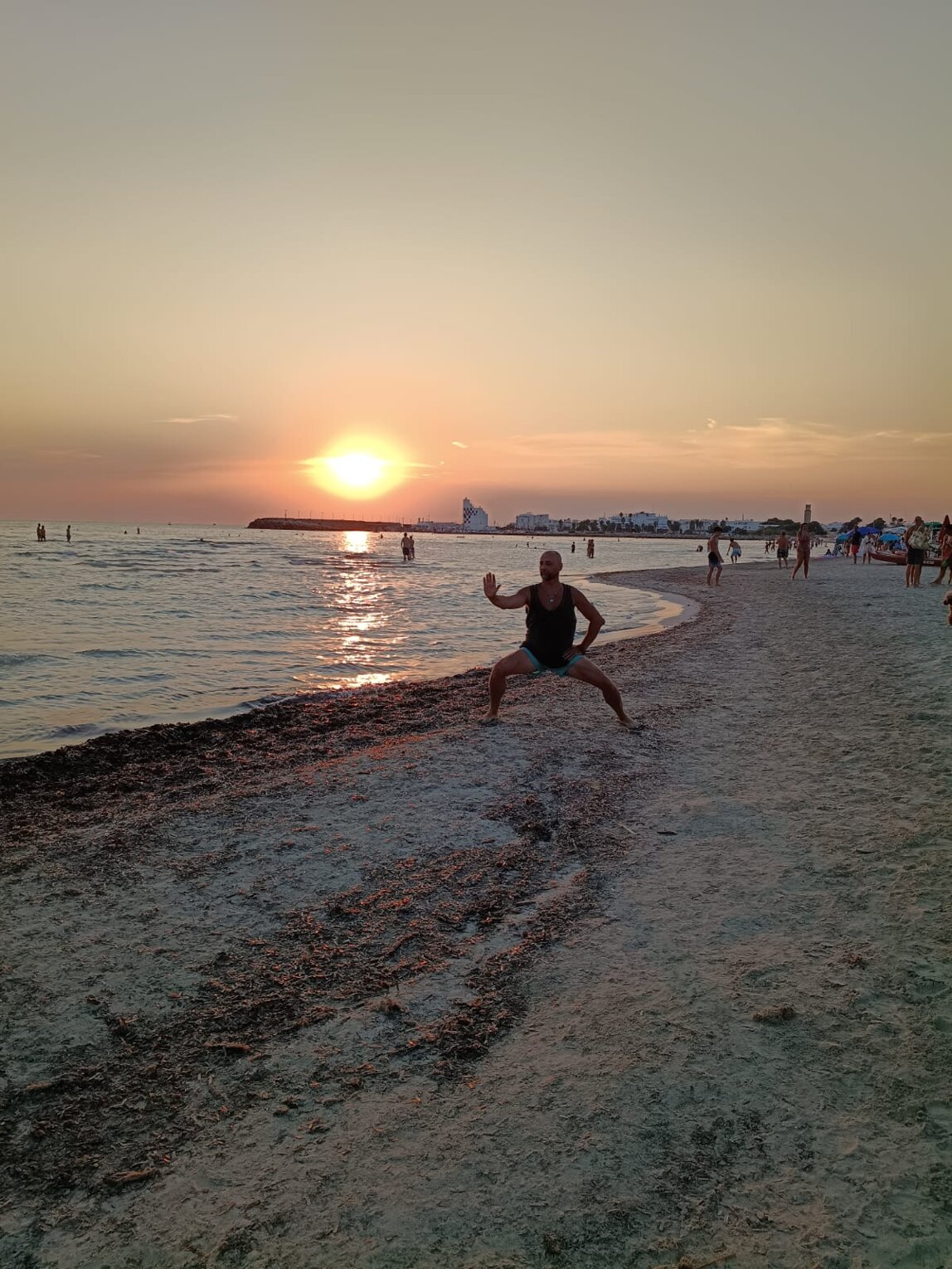 forma di Taichi sulla spiaggia forma di Taichi sulla spiaggia