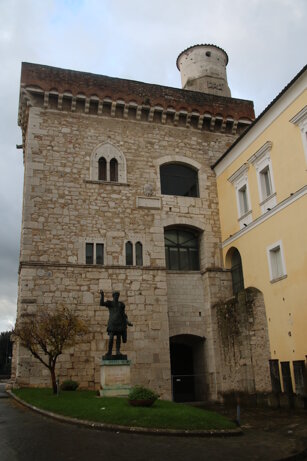 rocca_dei_rettori_(benevento)_02.jpeg