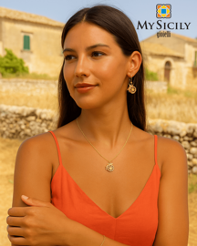 Gioiello in argento con carretto siciliano simbolo della tradizione