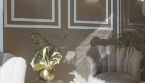 eyJlbiI6IkhpZ2gtZW5kIGJlYXV0eSBjZW50ZXIgaW50ZXJpb3IgcmVkZXNpZ25lZCB0aHJvdWdoIGEgY29tcGxldGUgc3BhdGlhbCB0cmFuc2Zvcm1hdGlvbi4ifQ==