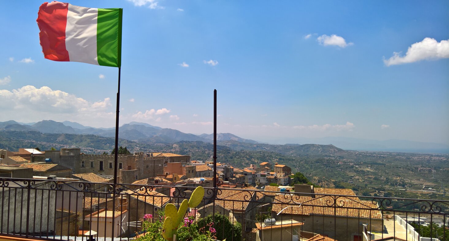 foto terrazzo panorama castello e tetti.jpeg