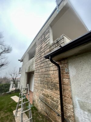 JTdCJTIyaXQlMjIlM0ElMjJJbiUyMHF1ZXN0YSUyMGZvdG8lMjBzaSUyMHZlZGUlMjBsYSUyMGZhY2NpYXRhJTIwcHJpbWElMjBkZWxsJUUyJTgwJTk5aW50ZXJ2ZW50byUyQyUyMGNvbiUyMG1hdHRvbmklMjBhJTIwdmlzdGElMjBpbmdyaWdpdGklMjBlJTIwaW50b25hY28lMjBlc3Rlcm5vJTIwdXN1cmF0byUyMiU3RA==