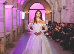 sfilata abiti da sposa in passerella 
