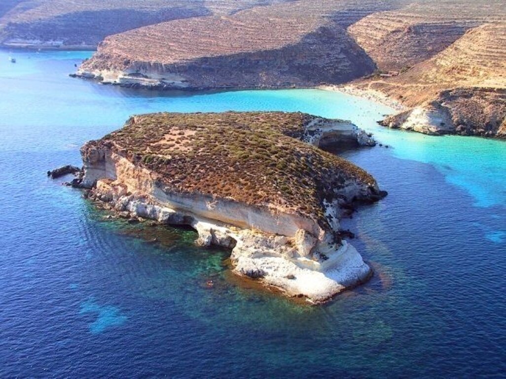 LAMPEDUSA VISTA ISOLA DEI CONIGLI- NOLEGGIO AUTO, SCOOTER E MOTO