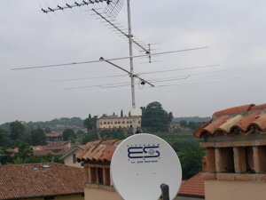 3057723-cablaggio-nel-pannello-rack-di-comunicazione-gratuito-foto.jpeg