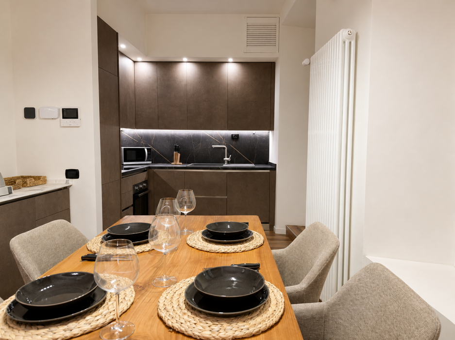 Cucina moderna con zona pranzo Relais Pietro Barzago vicino Lecco e Como