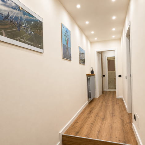 Corridoio interno elegante Relais Pietro Barzago vicino Lecco e Como