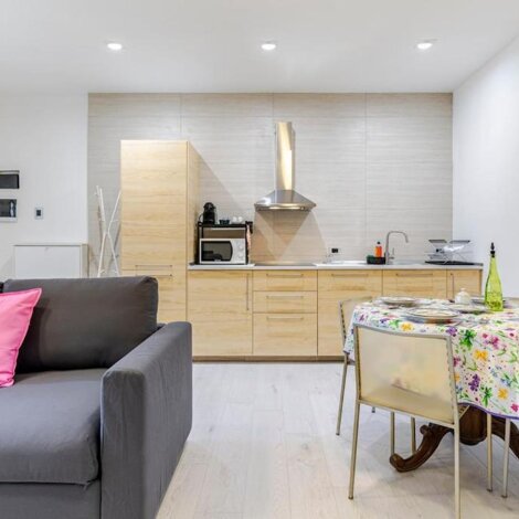Kitchen and dining area at Bovisa Hub 97