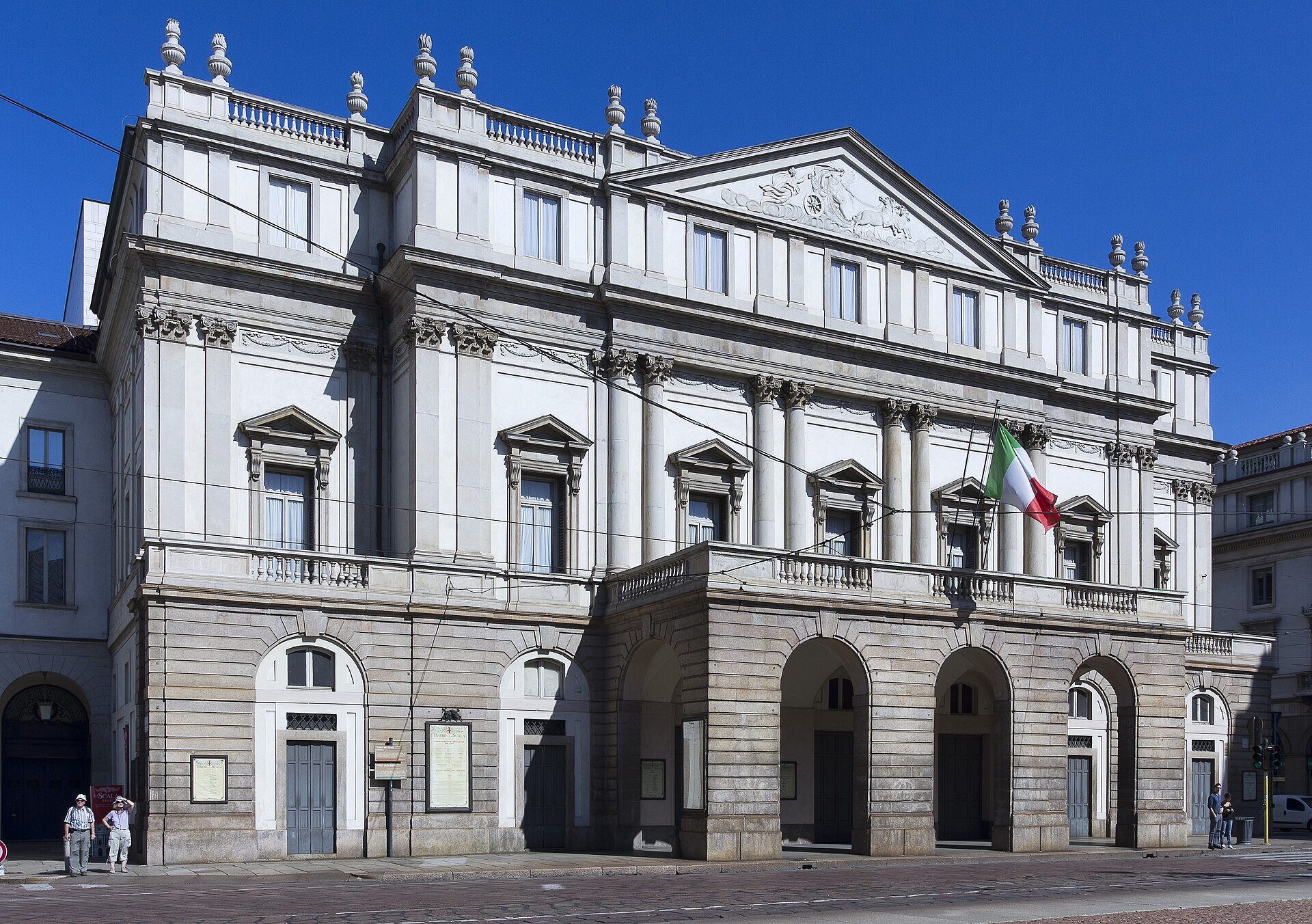 milan_-_scala_-_facade.jpeg